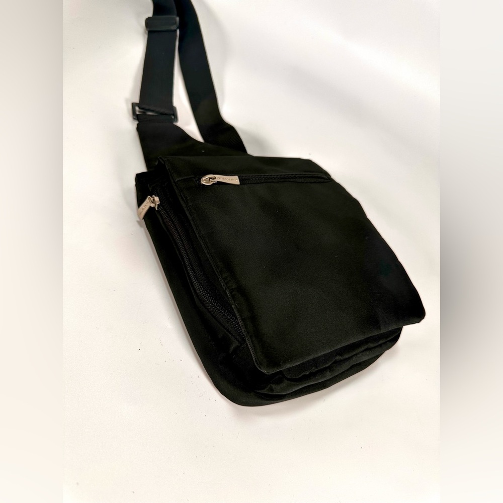 Travelon Anti-Theft Crossbody Bag (Unisex) - Picture 5 of 9